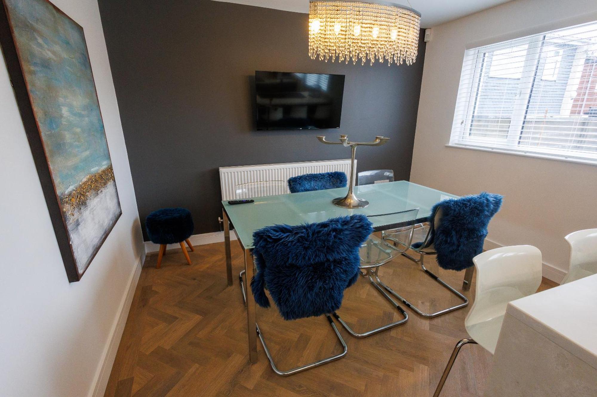 Uber Stylish 3 Bedroom Home Off Road Parking Near Town Centre And Bike Park Wales Merthyr Tydfil Zewnętrze zdjęcie