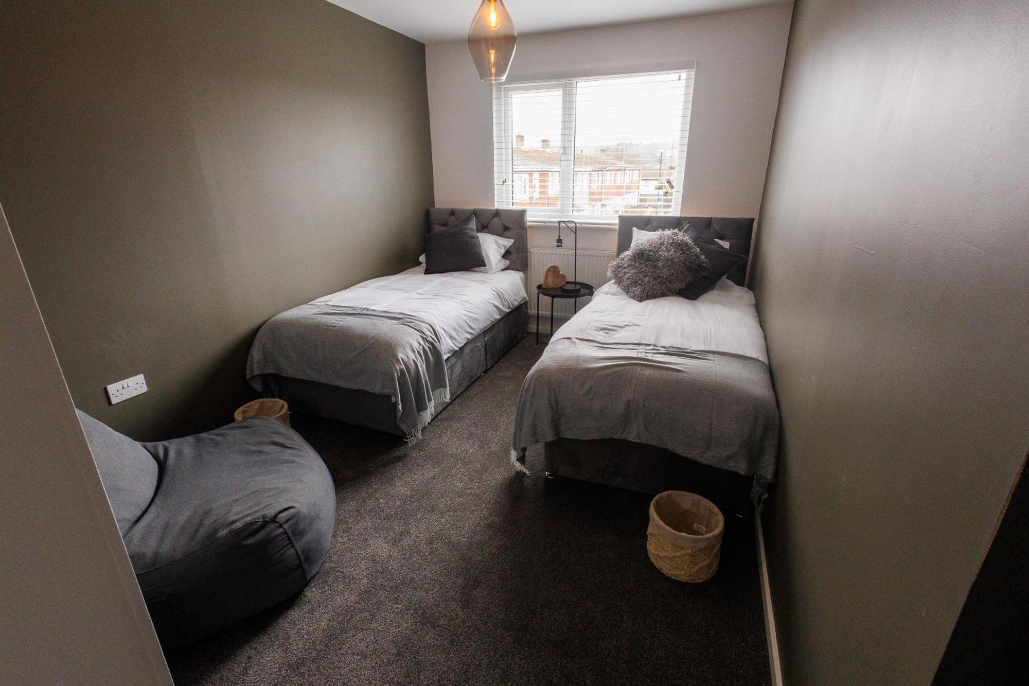 Uber Stylish 3 Bedroom Home Off Road Parking Near Town Centre And Bike Park Wales Merthyr Tydfil Zewnętrze zdjęcie