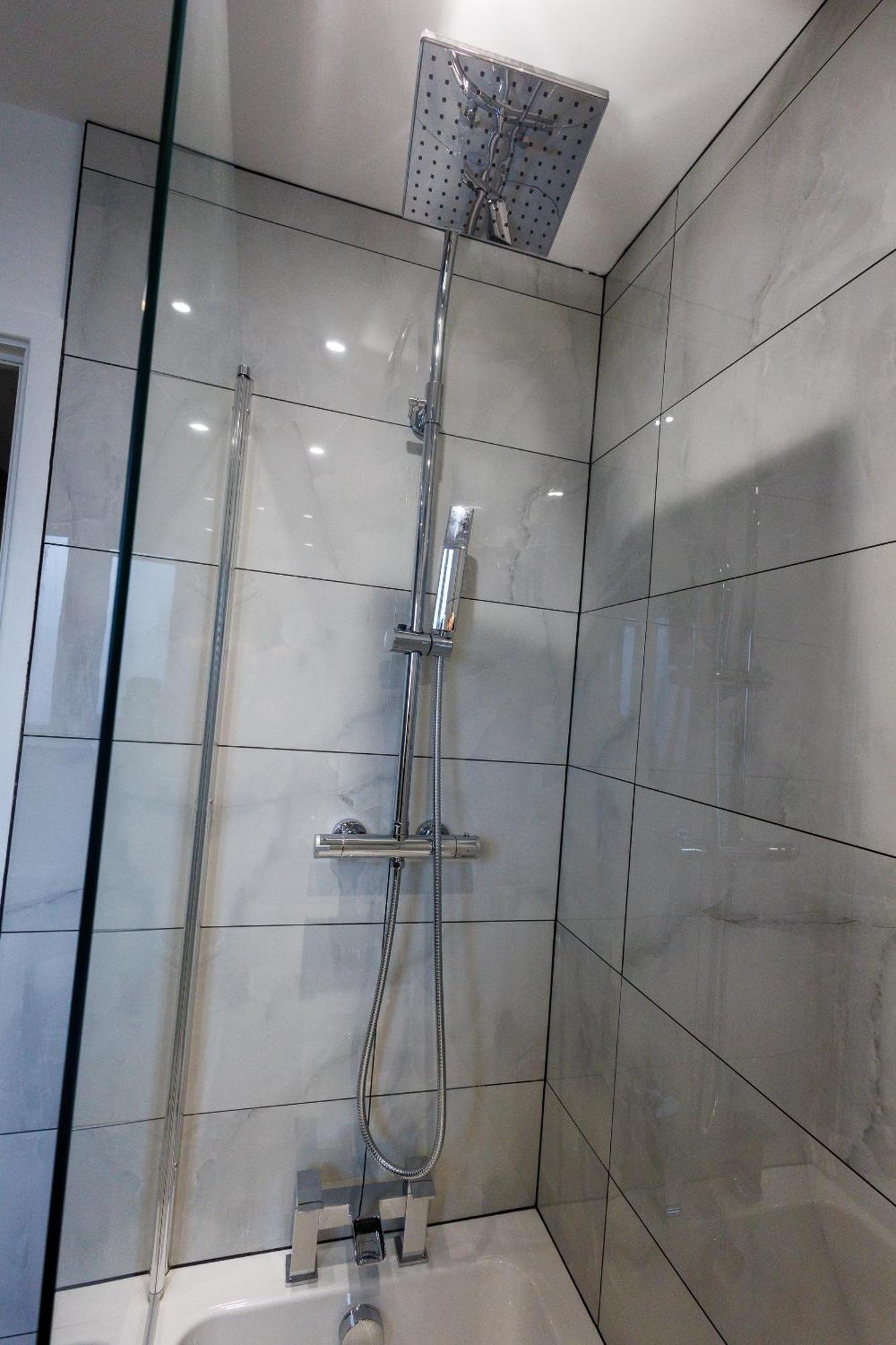 Uber Stylish 3 Bedroom Home Off Road Parking Near Town Centre And Bike Park Wales Merthyr Tydfil Zewnętrze zdjęcie